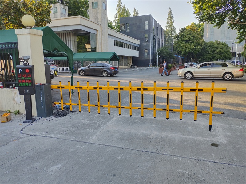 栅栏道闸及车牌识别系统就选南京九竹机电智能南京道闸生产厂家